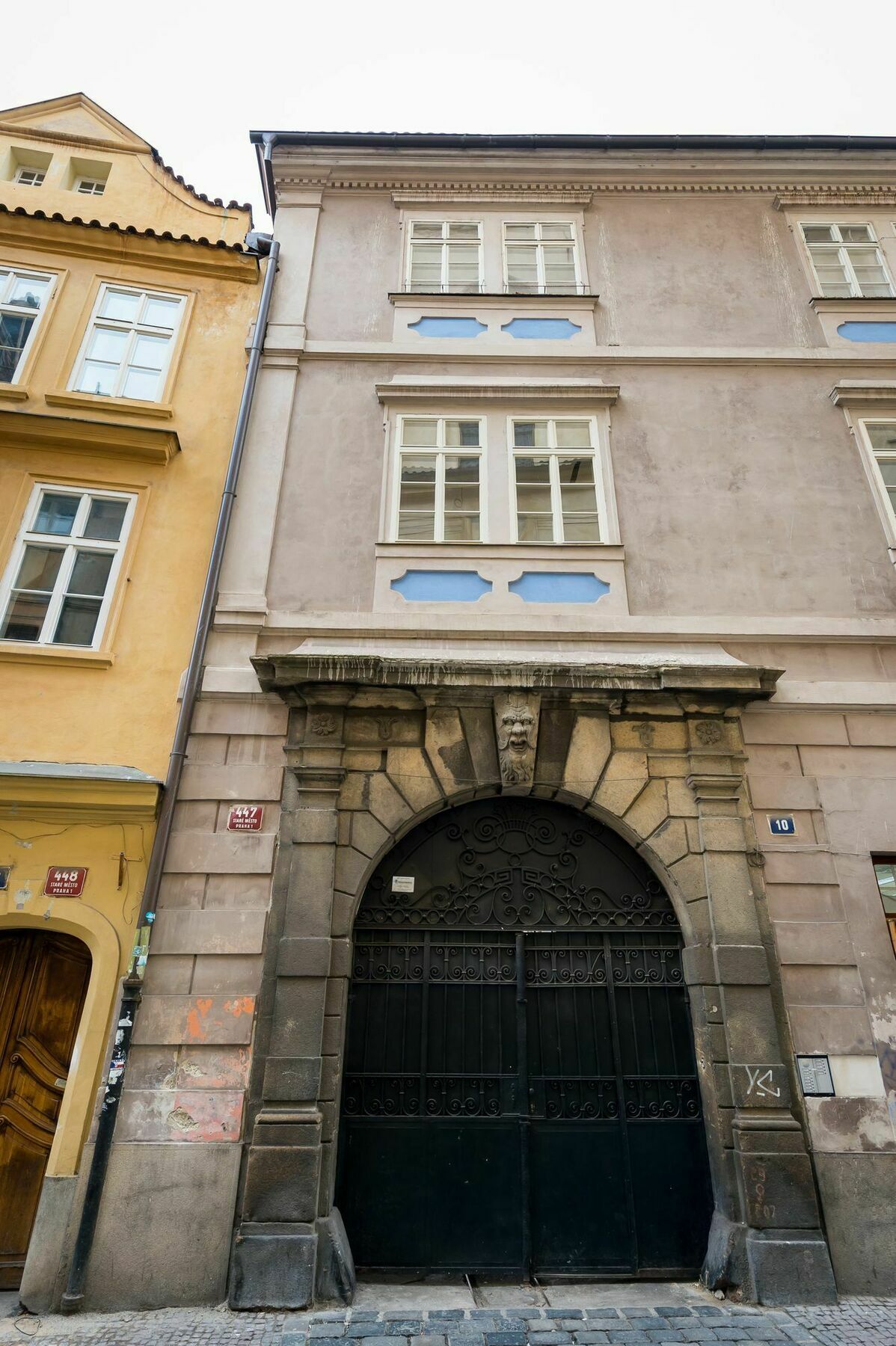 Empirent Old Town 2 *