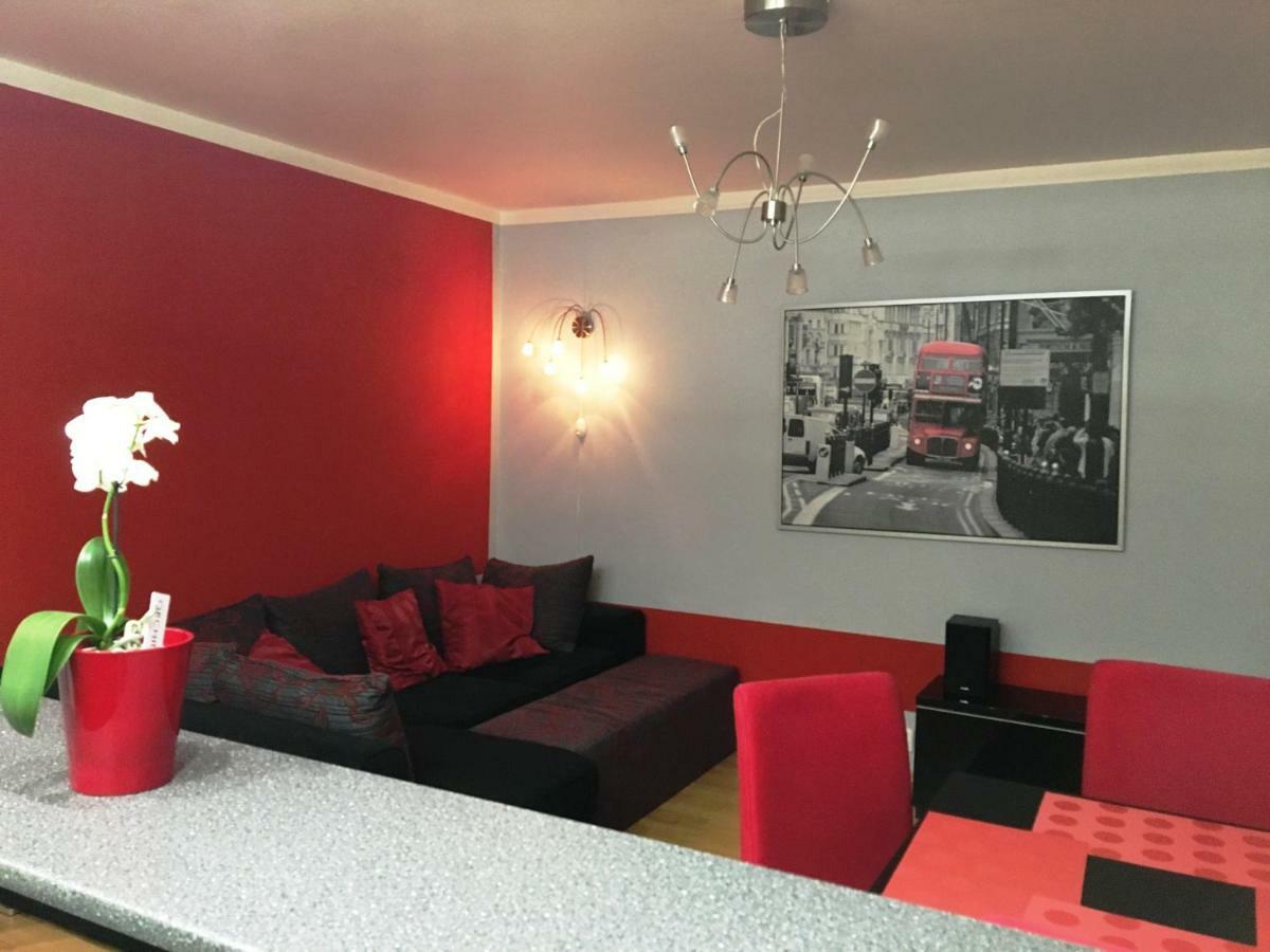 Scirocco - Two Bedroom Lägenhet Prag