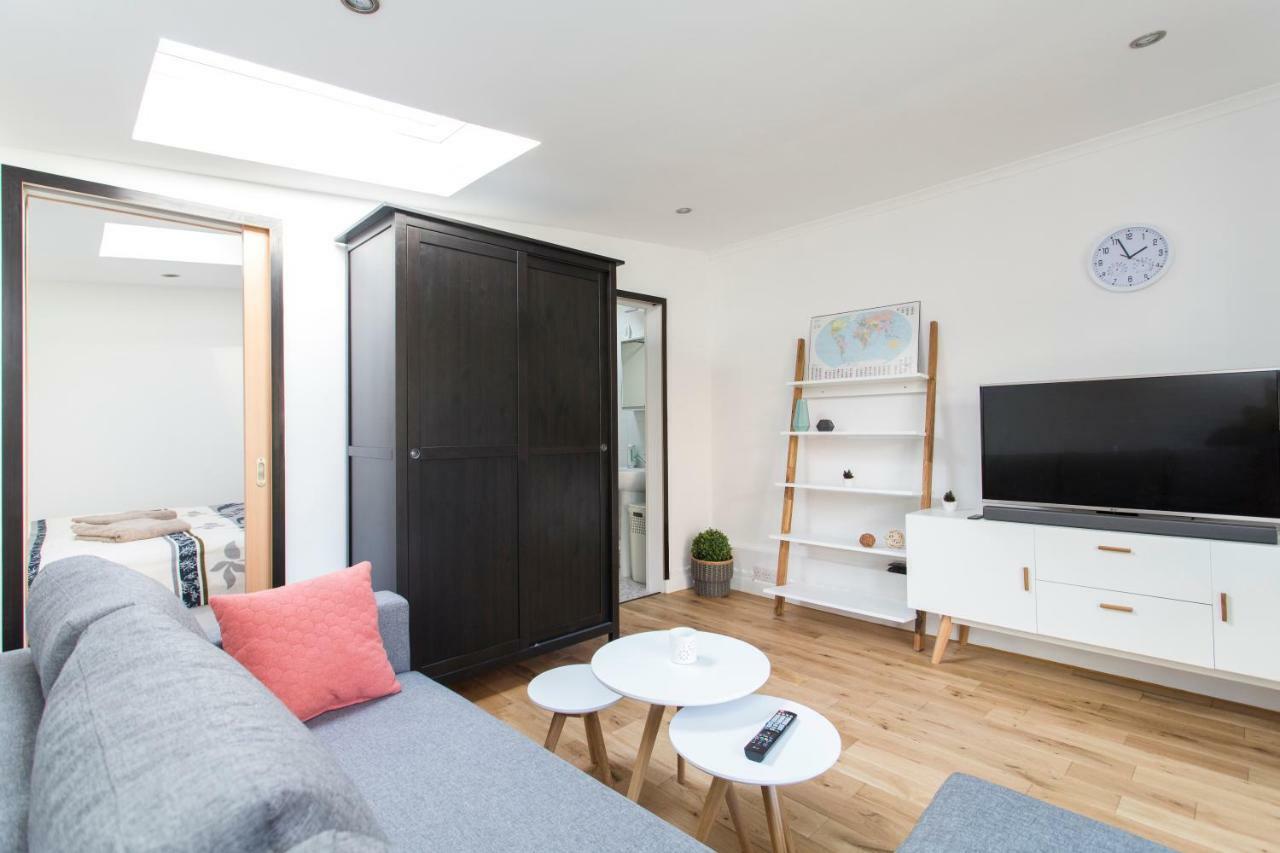 Semesterbostad Small House With Parking
