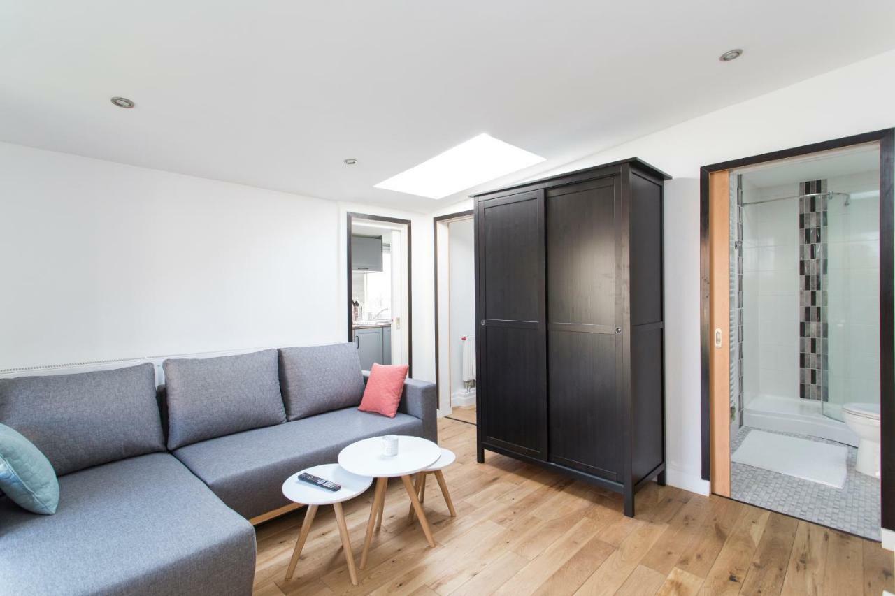 Semesterbostad Small House With Parking