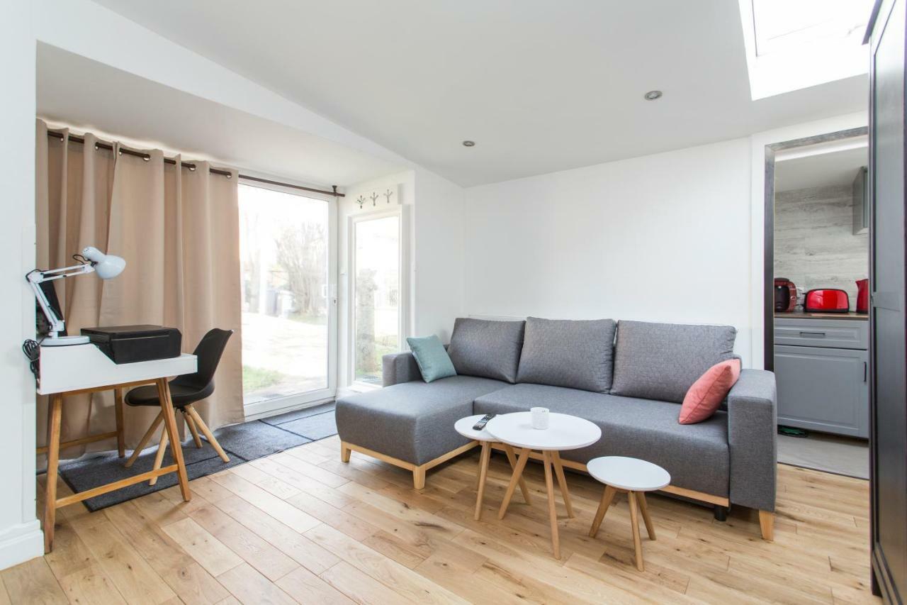 Semesterbostad Small House With Parking Prag
