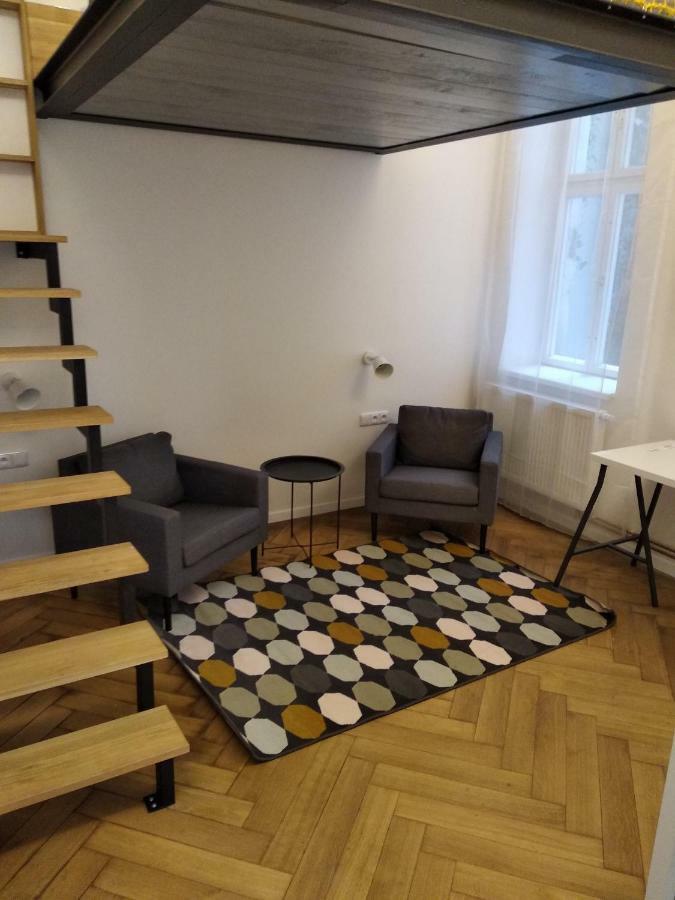Apartment Hybernska 22