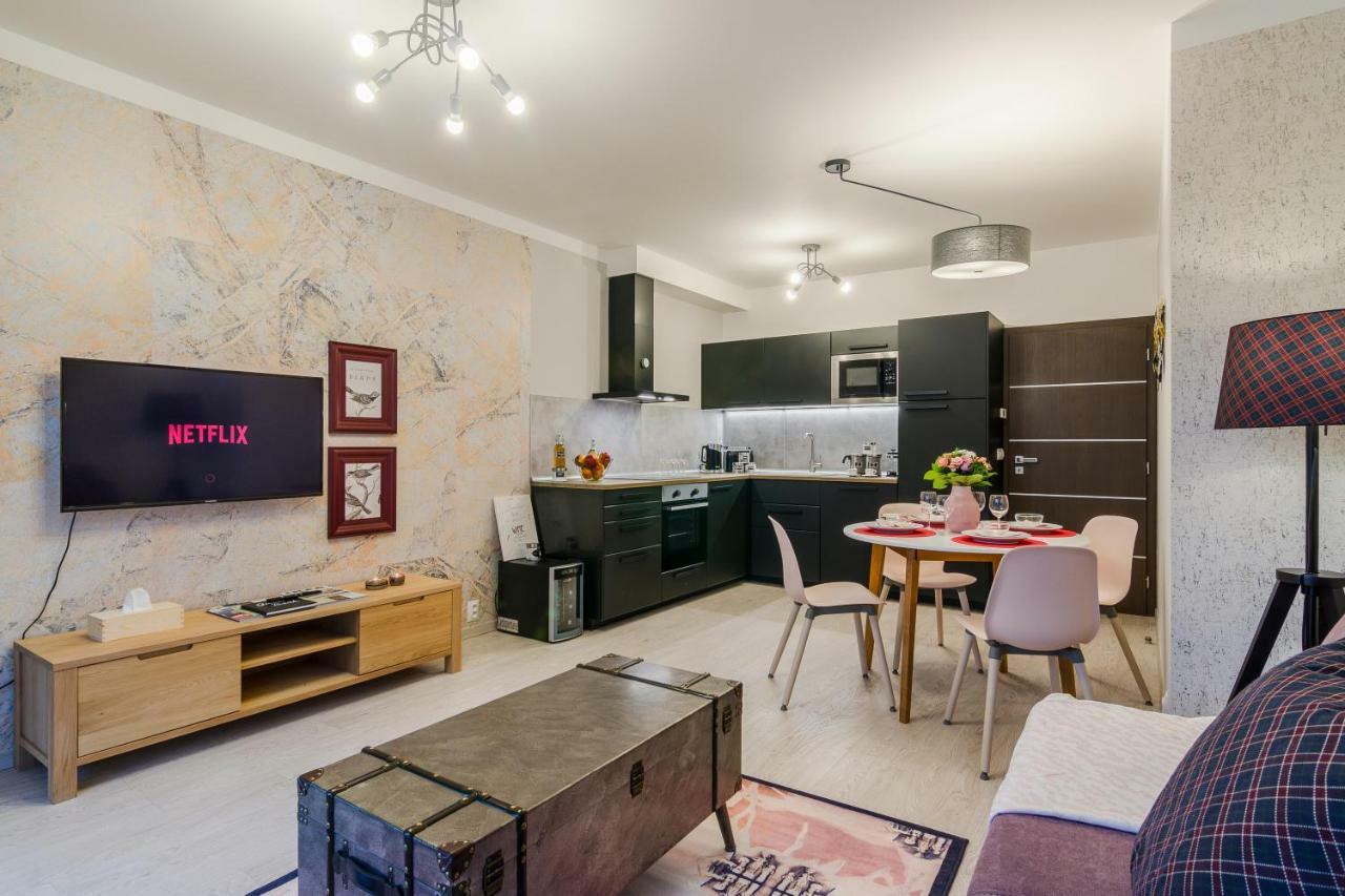 Luxury Parking By Michal&friends Apartment *