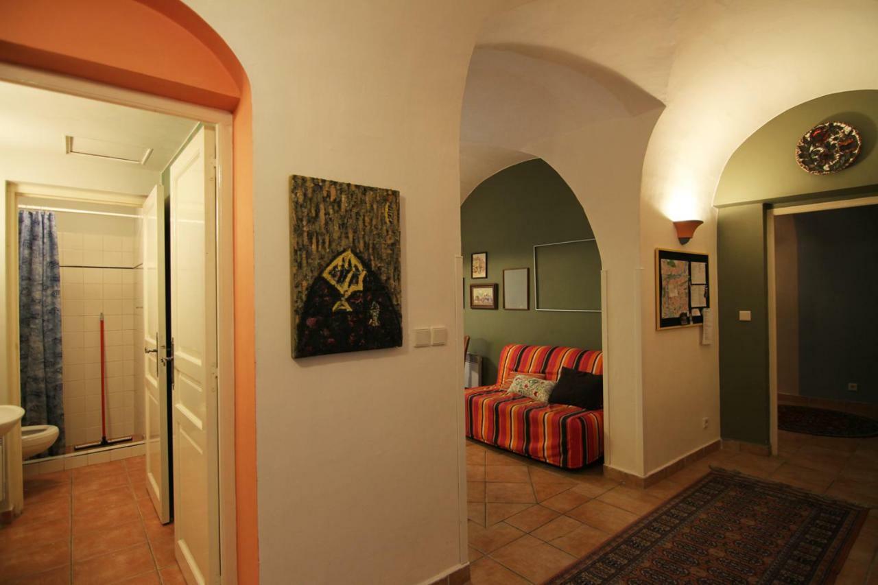 Mala Strana 1 *