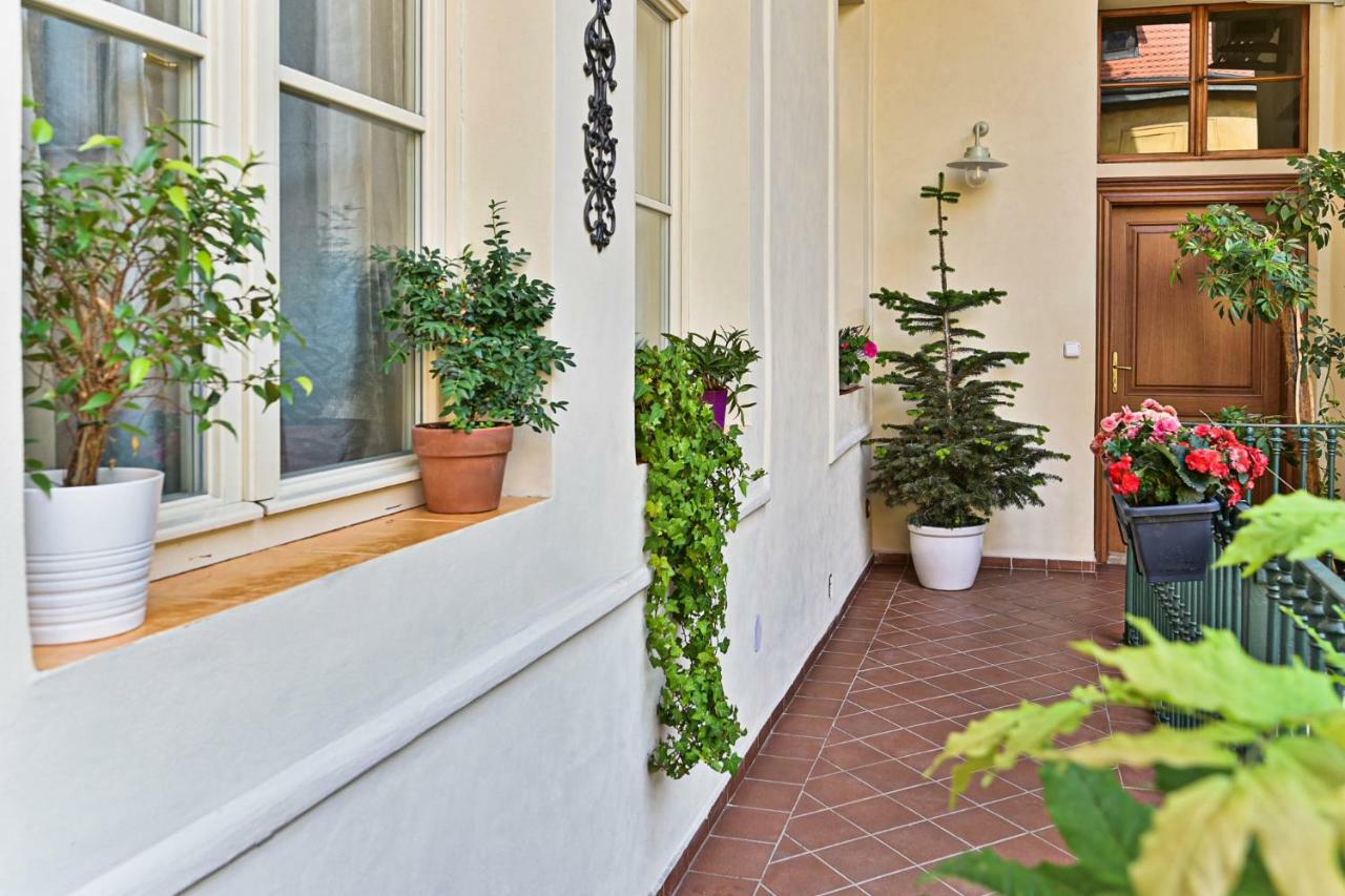 Apartment Nebovidy I - Free Parking - Terrace - Air Conditioning Prague