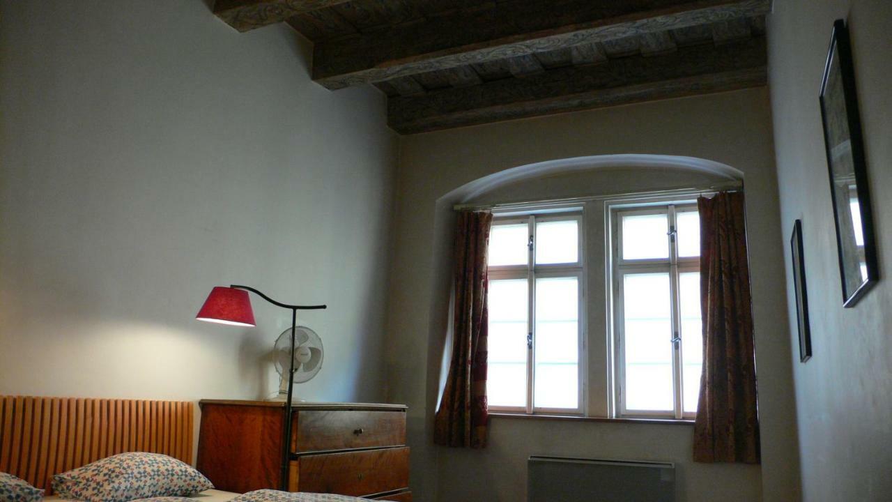 Mala Strana 1 *