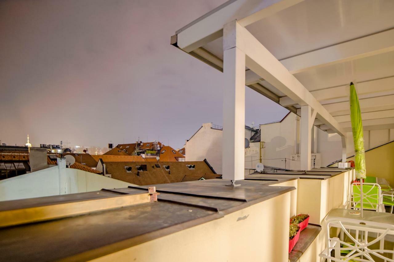 Unique Luxury Loft With Terrace In Old Town Prag