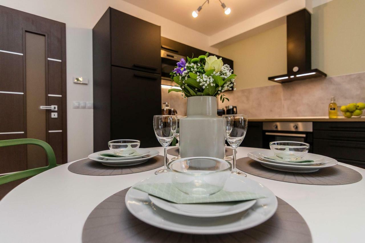 Luxury Parking By Michal&friends Apartment