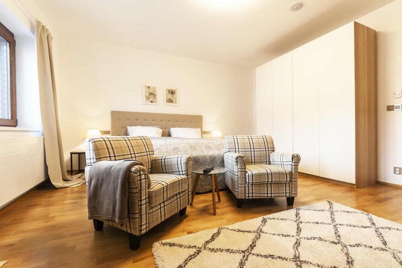 Expat House *