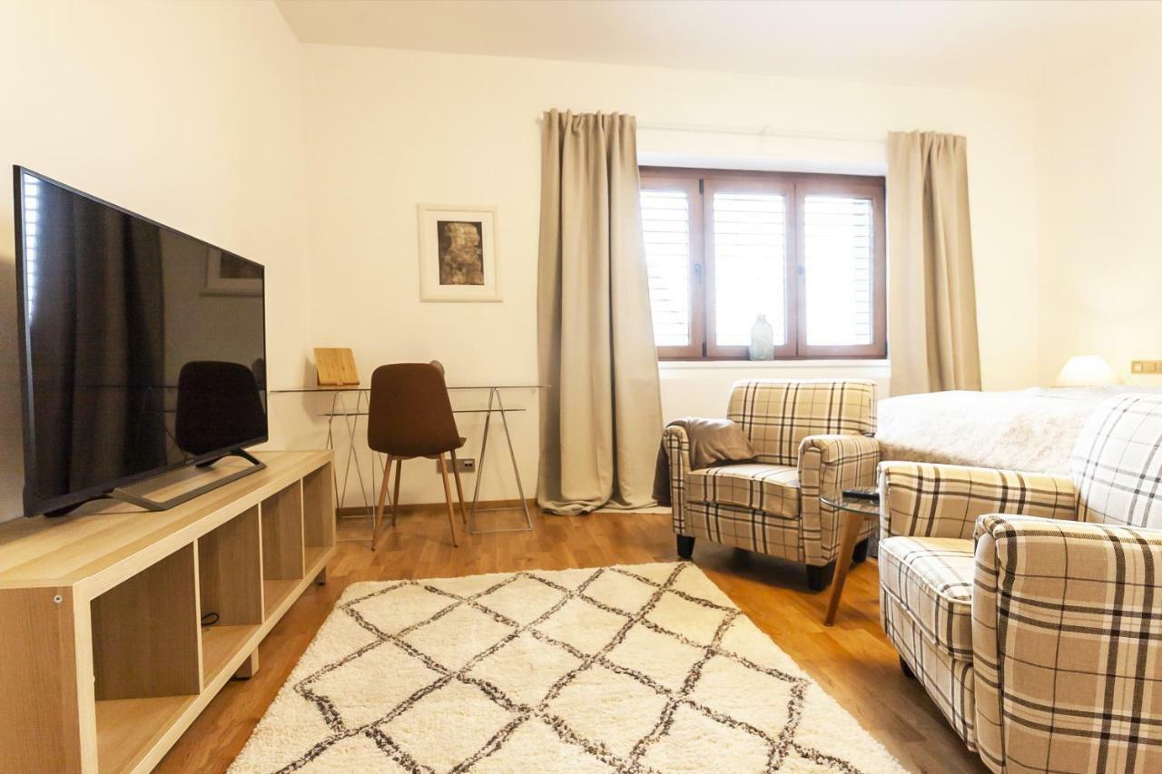 Expat House * Prag