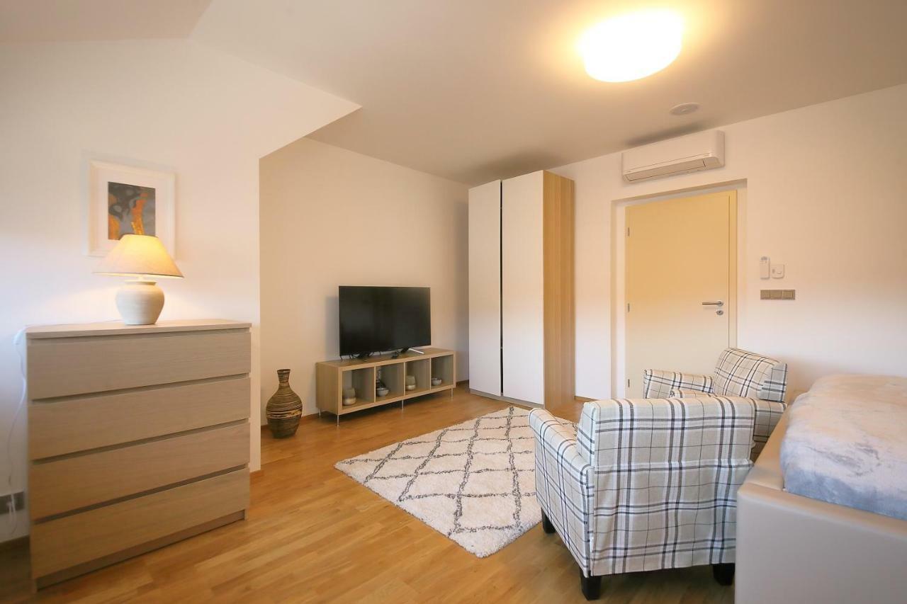 Expat House * Prag