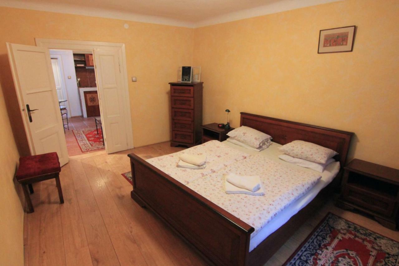 Mala Strana 1