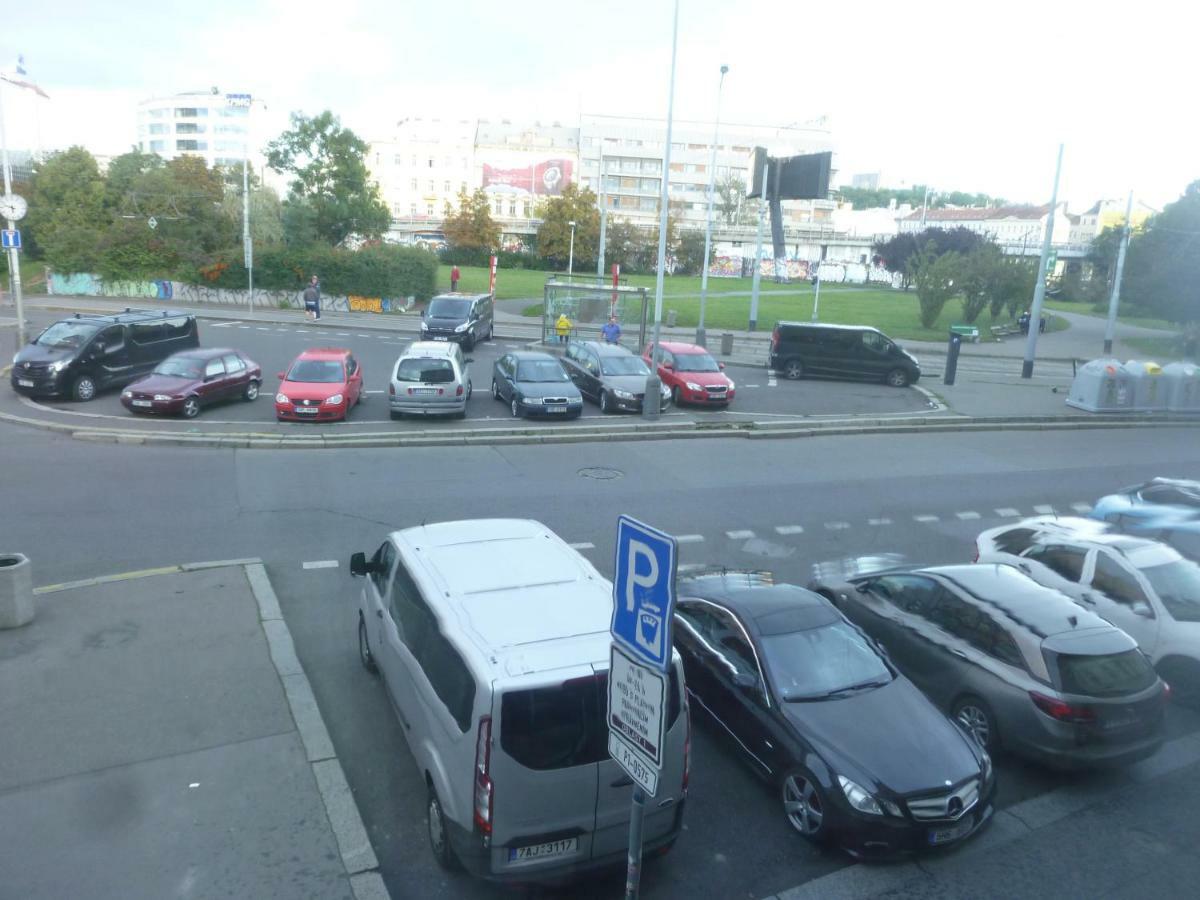 Ng * Praha