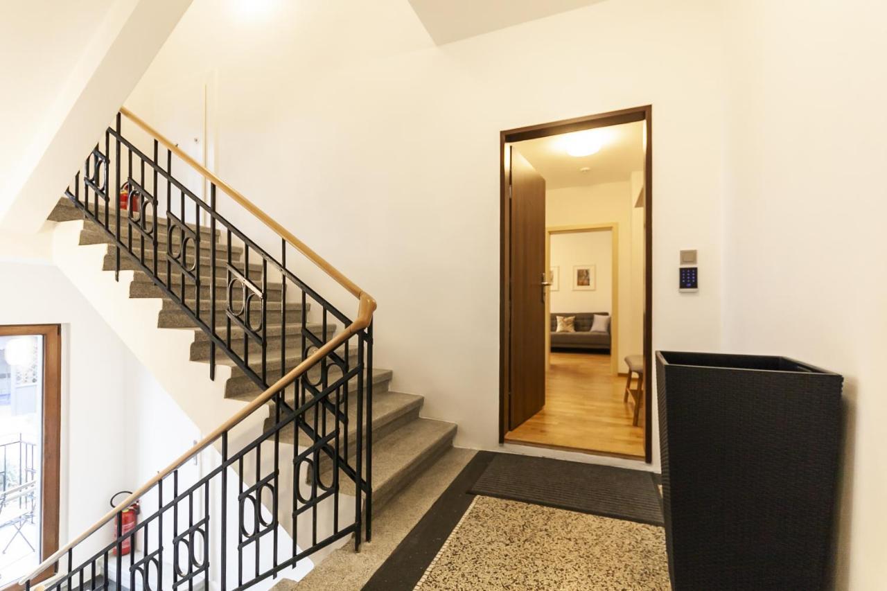 Expat House *