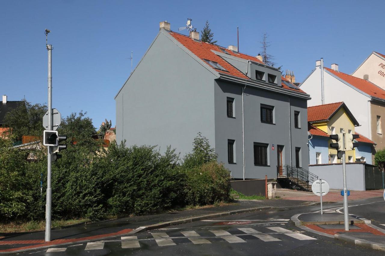 Expat House * Prag