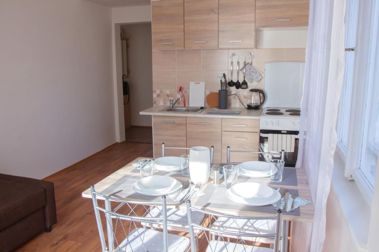 Lucky Angel In Apartment Prag