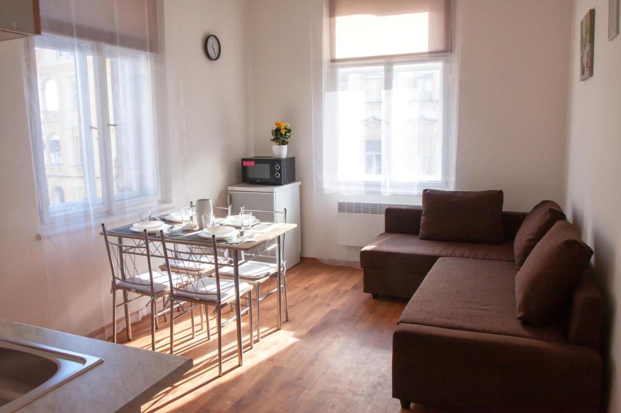 Lucky Angel In Apartment Prag