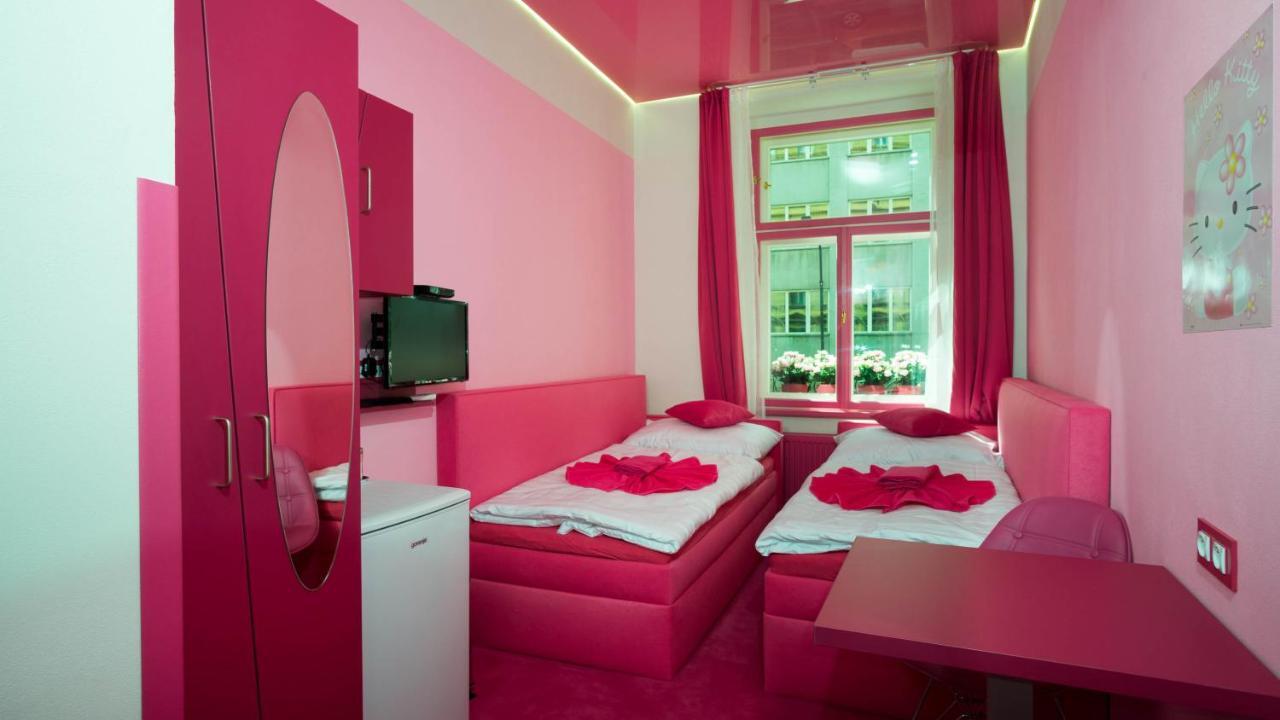 Colours - Your 7 Colour Experience In Centre Of Prag