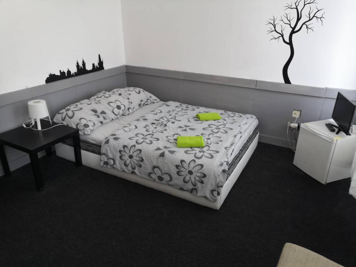 Damiell Hostel *