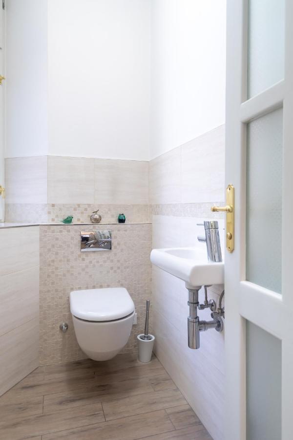 Quiet In The Heart Of Old Town Centre Apartment *