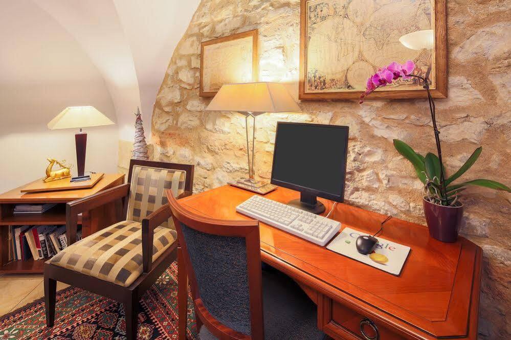 The Golden Wheel Hotell
