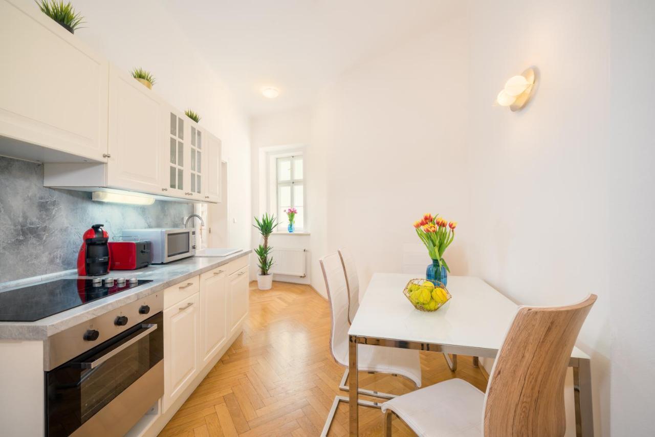 Old Town Square Premium Lejlighedshotel 4*