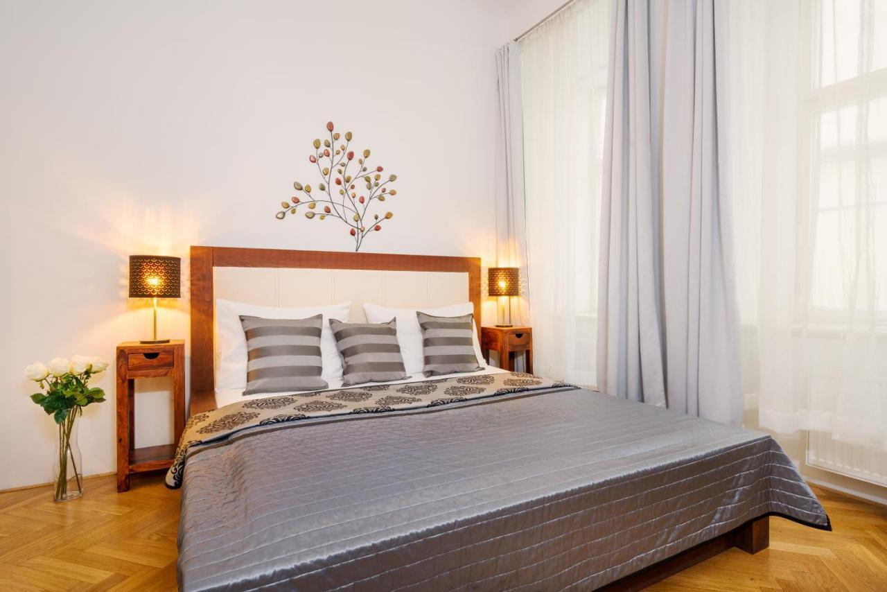 Old Town Square Premium Lejlighedshotel