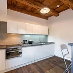 Modern Apartment In A Picturesque 15Th-Century Building