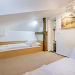 Modern Apartment In A Picturesque 15Th-Century Building