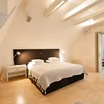 Eclectic Loft Royal Way