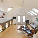 Eclectic Loft Royal Way