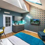 Bourgeois Apartment In Cultural Heritage Building By Ruterra