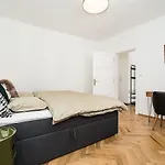 Newly Renovated 1-Bed Apartment At Charles Bridge