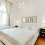Old Town Royal Apartment With Giant Terrace