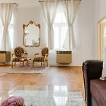 Old Town Royal Apartment With Giant Terrace