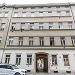 Stylish Apartment 5 Minutes Walk From City Center