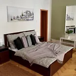 Andy\'S Central 3-Bedroom Apartment !