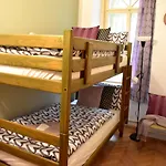 Andy\'S Central 3-Bedroom Apartment !
