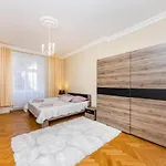 Prostorny Tripokojovy Apartman U Nabrezi Vltavy
