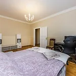 Prostorny Tripokojovy Apartman U Nabrezi Vltavy