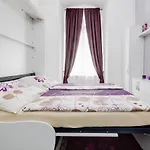 Apartment Thunovska 10