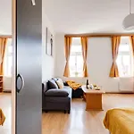 Sunshine Apartment Near The City Center
