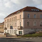 Sunshine Apartment Near The City Center