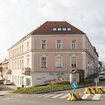 Sunshine Apartment Near The City Center