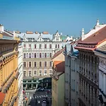 Skolska Apartments