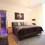 Apartment Relax Strasnice: With Private Infra-Sauna !