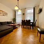 Spacious Cozy Apartments In Centre