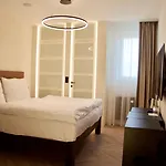 Chevron Hotel