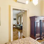 Historic Center Villa With Hot-Tub, Terrace And Garden