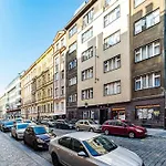 Cozy Old Town Stay - 1-Bedroom Apartment